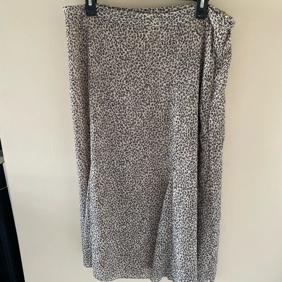 Really comfy sheer cheetah print long skirt size 16 - Picture 1 of 3